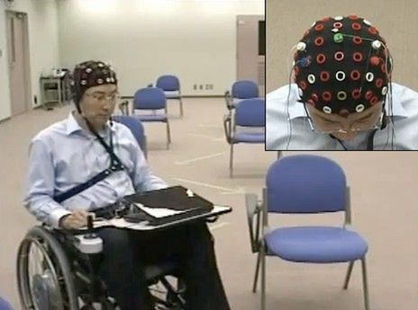 Toyota prezentuje działający wózek inwalidzki sterowany myślami (wideo)