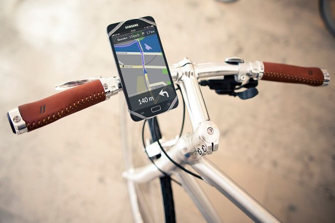 Finn - uniwersalny uchwyt dla rowerzystów. Już nigdy nie upuścisz smartfona!