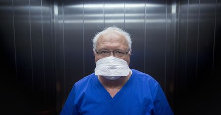 Koronawirus w Polsce. Prof. Simon o antyspołecznym zachowaniu Polaków