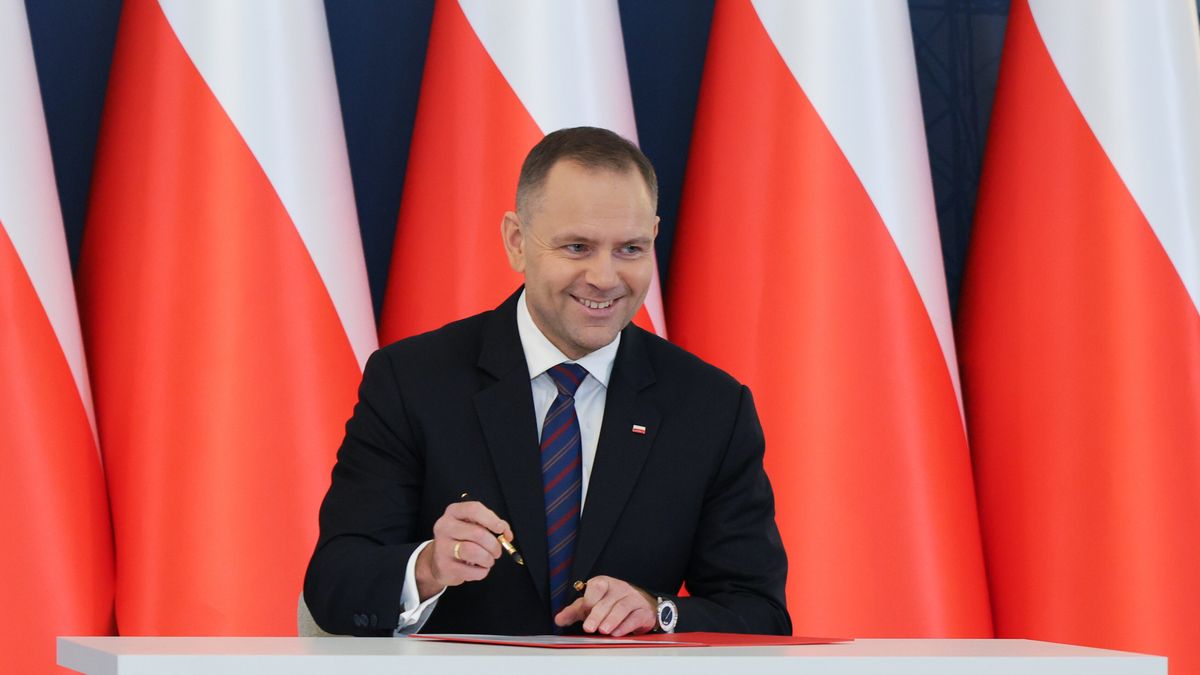 Warszawa, 07.11.2025. Prezydent RP Karol Nawrocki podczas spotkania eksperckiego w Pałacu Prezydenckim w Warszawie poświęconego cenom energii elektrycznej, 7 bm. Prezydent RP podpisał projekt ustawy ?Tani prąd -33%?. (jm) PAP/Paweł Supernak