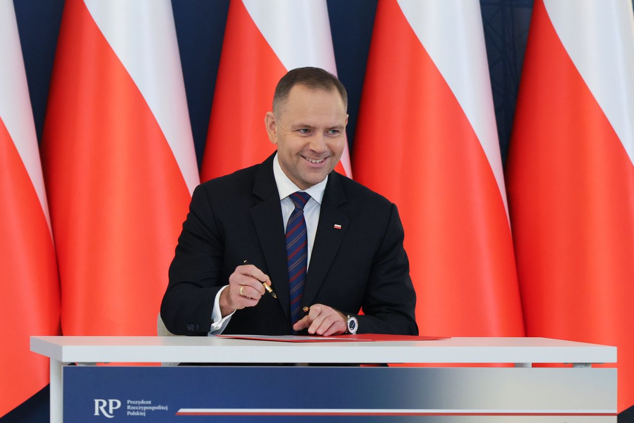 "Zaskoczenie i przykrość". Burza po decyzji Nawrockiego