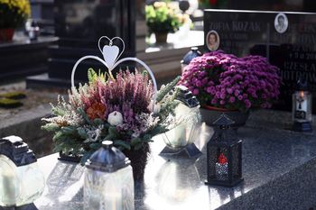 Najpiękniejsze wiązanki i dekoracje nagrobne. Symbol pamięci