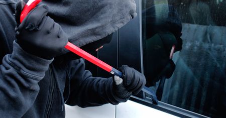 Założył nadajnik GPS i namierzył złodzieja. Policja umorzyła sprawę