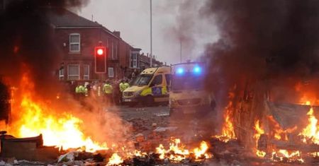Edynburg w ogniu. Noc Guya Fawkesa ponownie stała się areną starć z policją