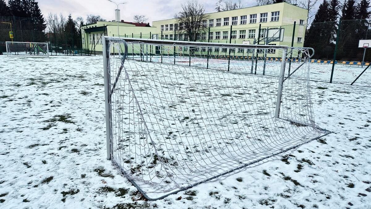 Boisko przy Szkole Podstawowej nr 47 przy ul. Zdrowej