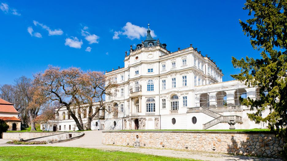 Pałac Ploskovice to jeden z najchętniej odwiedzanych obiektów w Czechach