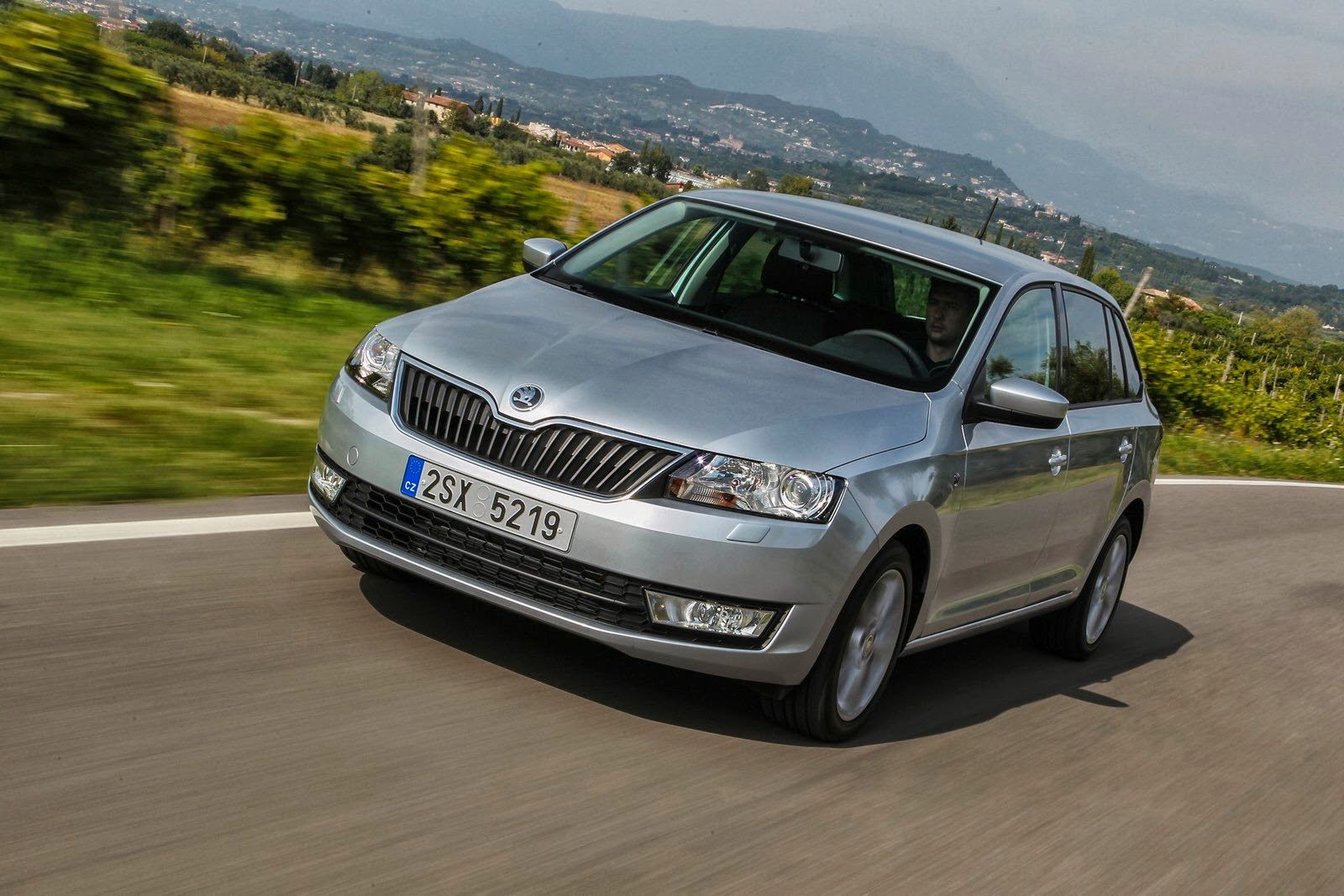 Škoda Rapid Spaceback - obszerna galeria od producenta 42