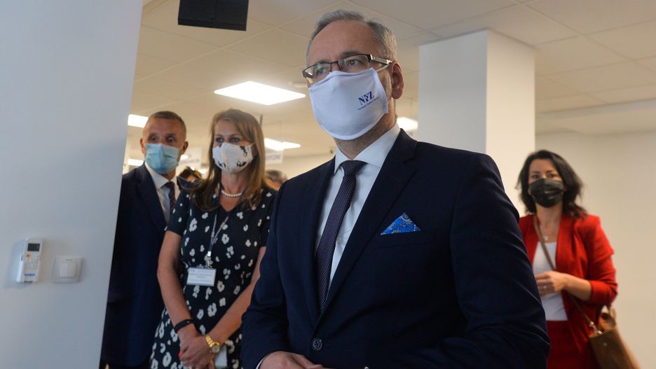 Koronawirus w Polsce. Będą rozmowy na linii Ministerstwo Zdrowia - lekarze. Na zdjęciu szef resortu Adam Niedzielski (Photo by Artur Widak/NurPhoto via Getty Images)