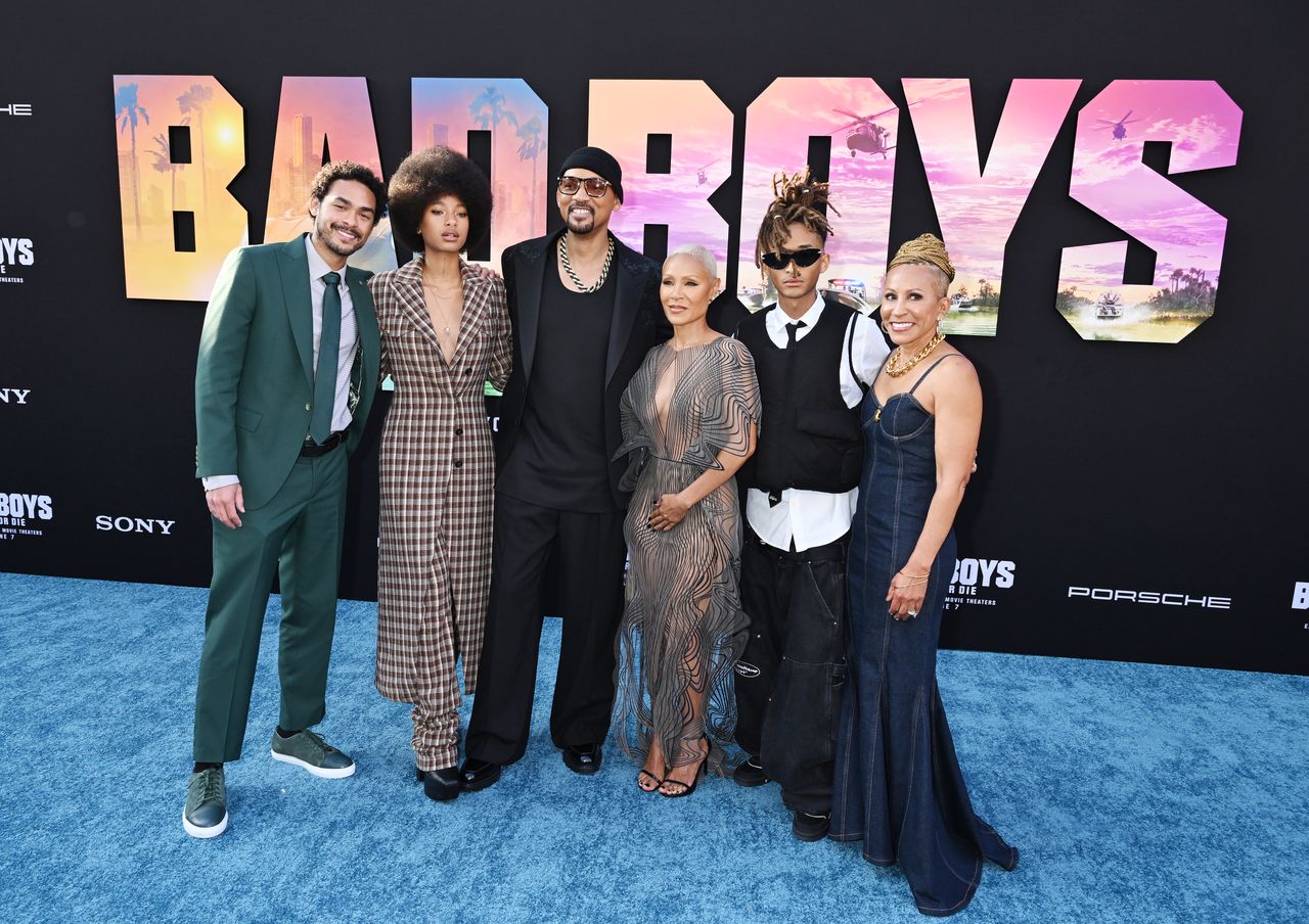 Will Smith and Jada Pinkett Smith with family at the film premiere