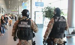 Z samolotu do mamy. Pijany pasażer wyprowadzony z lotu