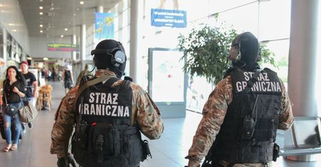 Z samolotu do mamy. Pijany pasażer wyprowadzony z lotu
