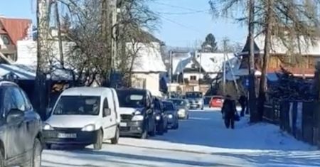 Narciarze ugrzęźli w korku w Białce Tatrzańskiej. Dziesięciokilometrowy zator na drodze