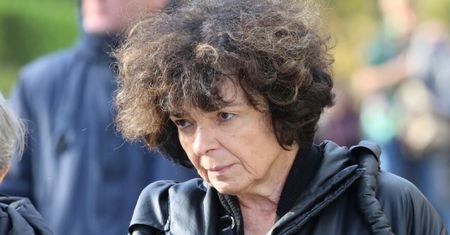 Katarzyna Grochola walczy z nałogiem. Prosi o pomoc: "Radziłam sobie w życiu z wieloma rzeczami, ale z tą jedną NIE MOGĘ"
