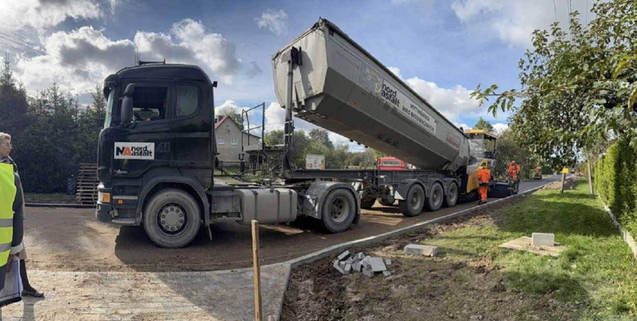 Grąbkowo Kolonia: Nowy asfalt. Koniec z błotną drogą