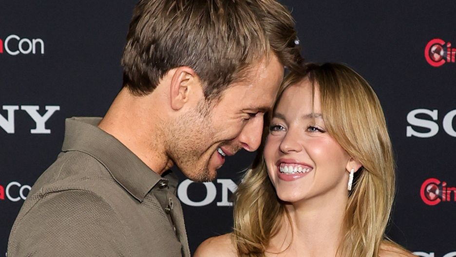 CinemaCon 2023 Opening Night - Sony Pictures Entertainment PresentationLAS VEGAS, NEVADA - APRIL 24: Glen Powell (L) and Sydney Sweeney promote the upcoming film "Anyone But You" at the Sony Pictures Entertainment presentation during CinemaCon, the official convention of the National Association of Theatre Owners, at The Colosseum at Caesars Palace on April 24, 2023 in Las Vegas, Nevada. (Photo by Ethan Miller/Getty Images)Ethan Millerbestof, topix