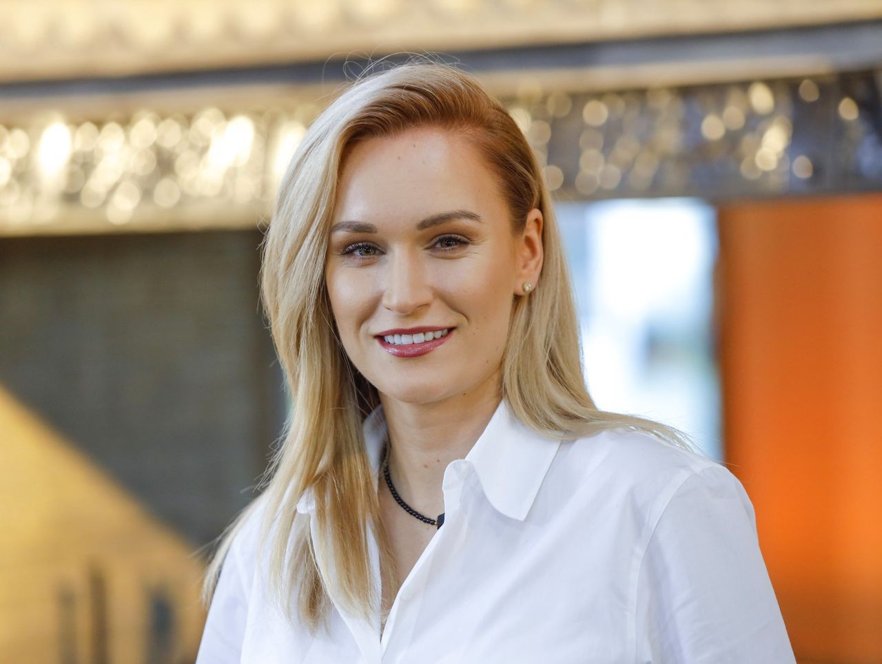 "Królowa pieczarek" błyszczy. Marynarka zastąpiła sukienkę