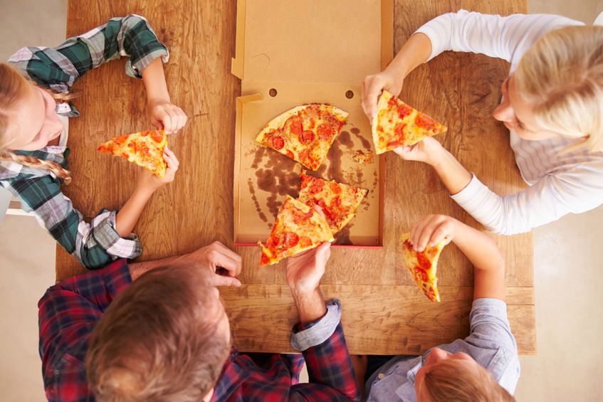 Dzieci powinny jeść mniej pizzy