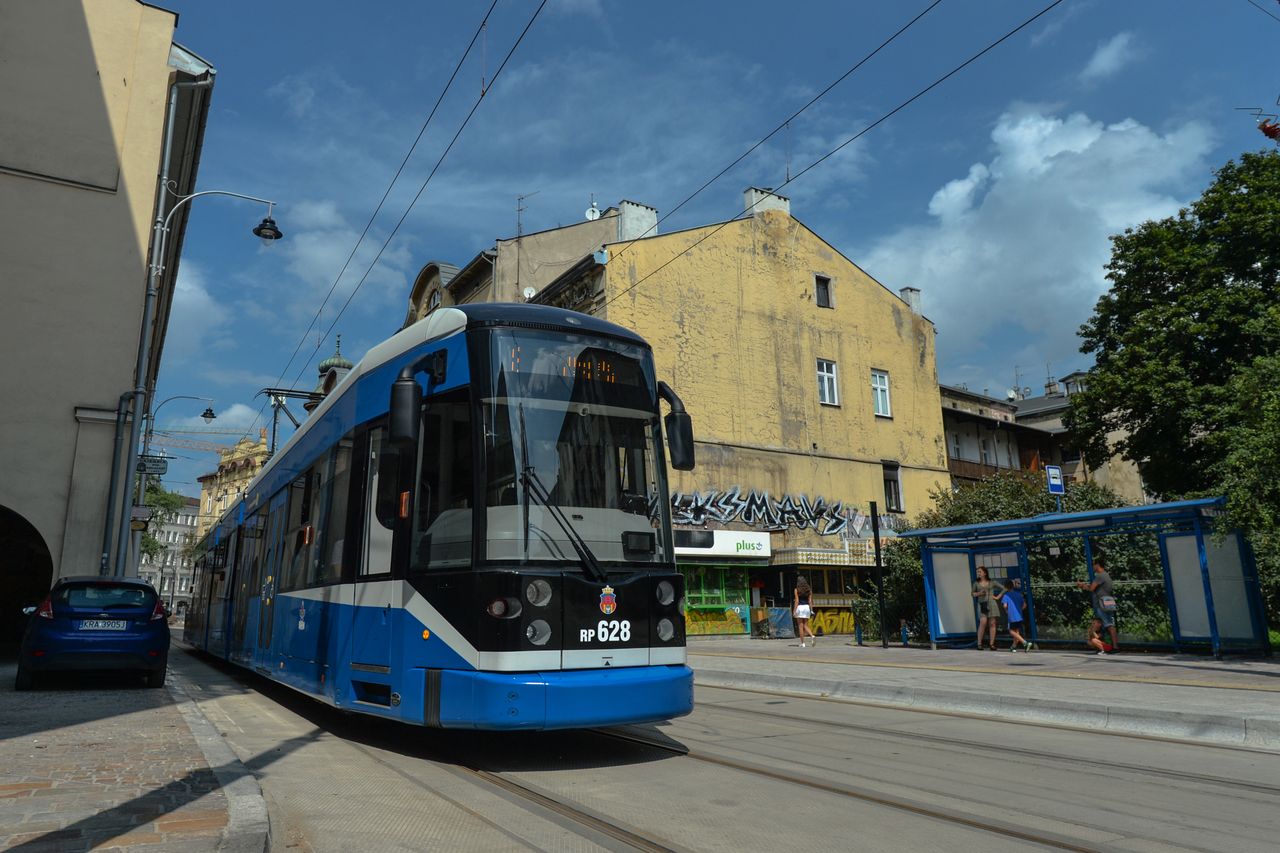 Kraków. Pijany i rozebrany mężczyzna zaatakował tramwaj