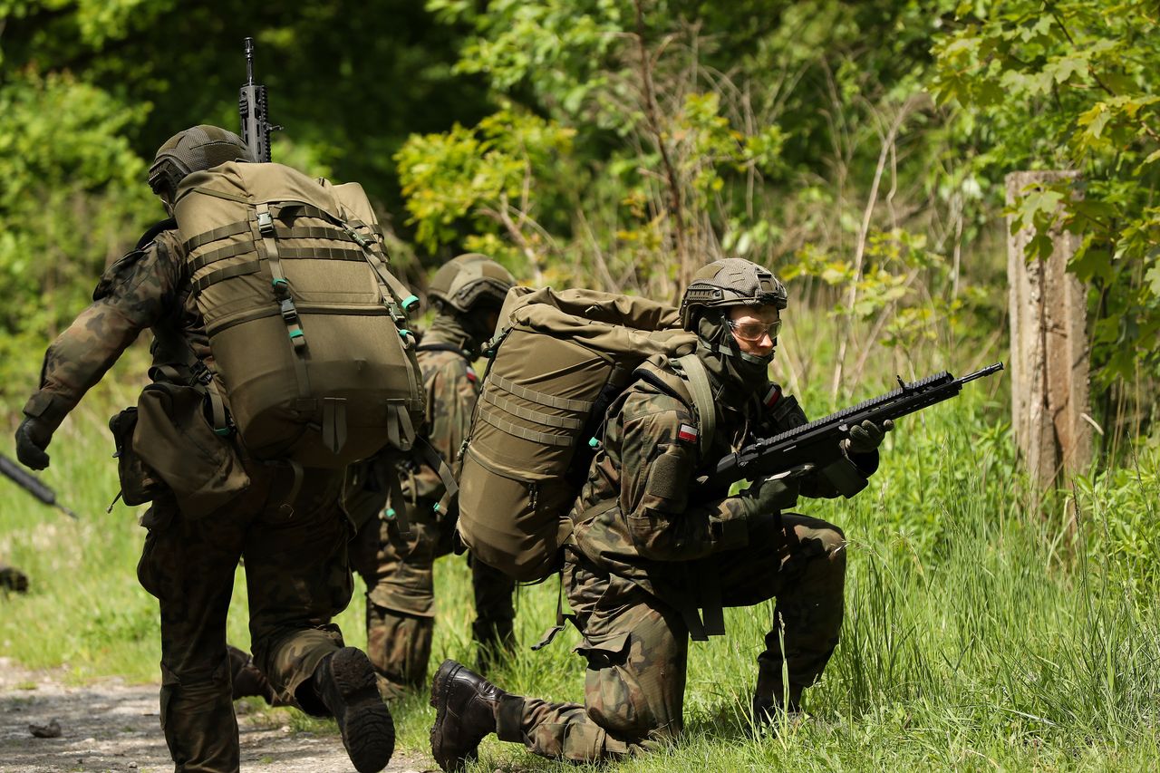 Polacy gotowi bronić ojczyzny? Jest najnowszy sondaż