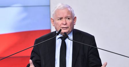 Polacy odsyłają Kaczyńskiego na polityczną emeryturę. Wskazali termin