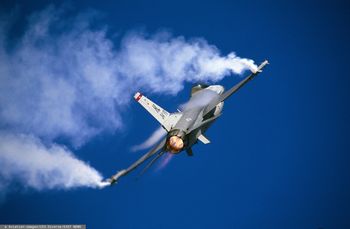 Rosyjskie samoloty nieopodal Alaski. Amerykańskie F-16 poderwane