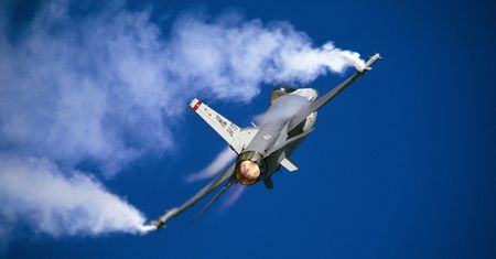 Rosyjskie samoloty nieopodal Alaski. Amerykańskie F-16 poderwane
