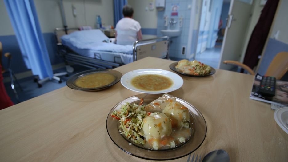 East News archiwum608.07.2019 WROCLAW  OBIAD SZPITALNY SZPITAL POSILEK JEDZENIE SZPITAL BOROWSKA WYDAWANIE OBIADOW   GAZETA WROCLAWSKA   TOMASZ HOLOD / POLSKA PRESSFOT. TOMASZ HO