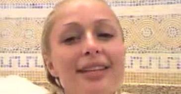 Paris Hilton w wannie (wideo)