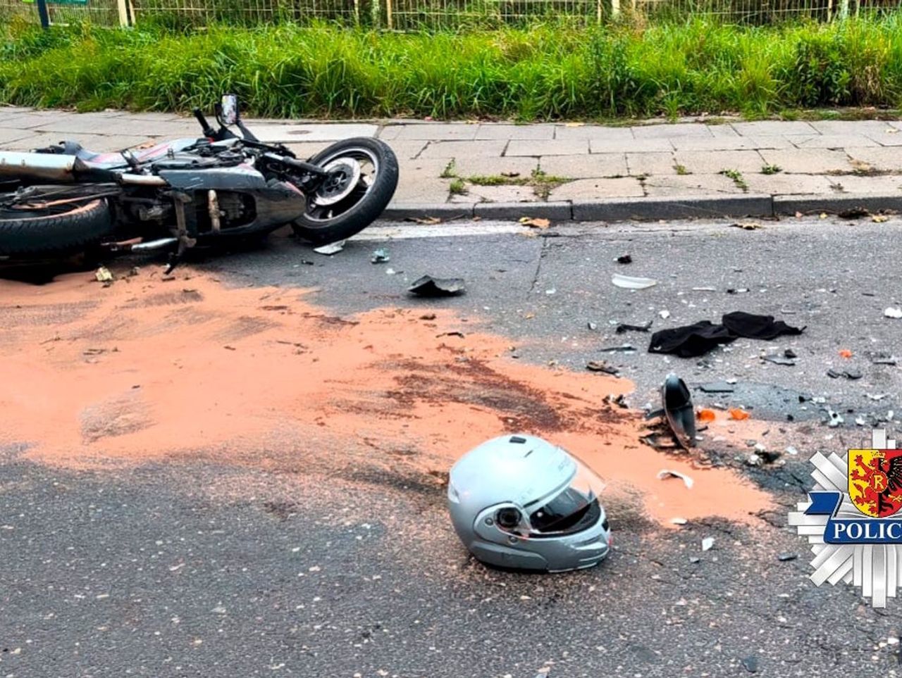 Radomsko: Kierowca dostawczaka wymusił pierwszeństwo motocykliście. Poszkodowany 33-latek trafił do szpitala