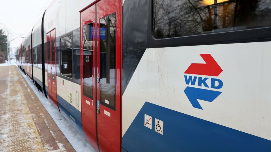 Strajk zwi?zkowc�w WKD
Fot. Wojciech Olkusnik/East News, Warszawa, 18.01.2024. Strajk generalny maszynistow Warszawskiej Kolei Dojazdowej. Pojazdy objete strajkiem zatrzymuja sie od dzis na stacjach w powszednie dni, w godzinach porannych i popoludniowych. N/z stacja Reduta Ordona.
Wojciech Olkusnik