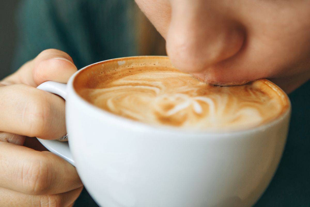 Jak pić kawę, by nie szkodziła? Naukowcy mają rozwiązanie
