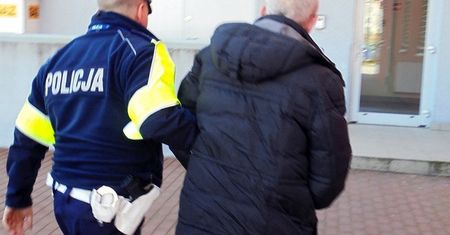 Senior chciał załatwić sprawę "jak mężczyźni". 79-latkowi grozi 10 lat