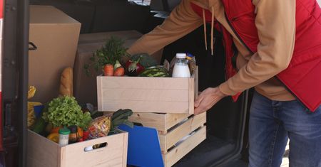 Makro i InPost ruszają z dostawami. Zakupy pod drzwiami nawet w godzinę