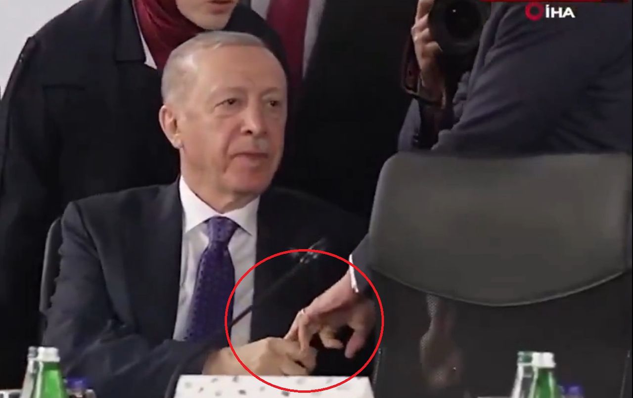 Macron und Erdogan: Showdown der Händedrücke beim Tirana-Gipfel