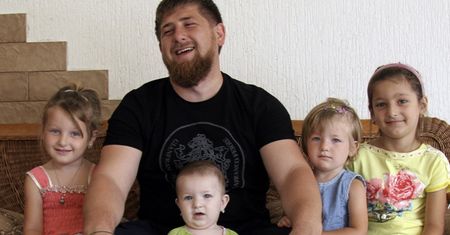 Czym zajmują się potomkowie Kadyrowa? Lider Czeczenii ma 12 dzieci