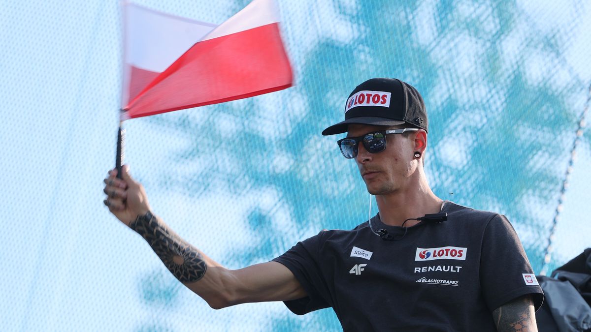 Wisła, 22.07.2022. Trener reprezentacji Polski Thomas Thurnbichler podczas kwalifikacji do jutrzejszego konkursu Letniej Grand Prix w skokach narciarskich na skoczni HS 120 w Wiśle, 22 bm. (gj) PAP/Grzegorz Momot