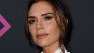 Victoria Beckham i jej NABRZMIAŁE USTA wdzięczą się do kamery. Fani: "WYGLĄDASZ DZIWACZNIE"