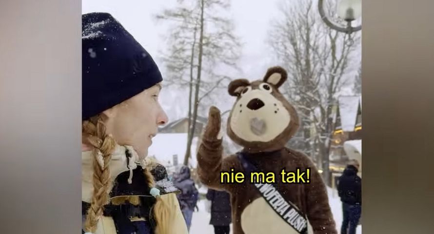 "Zachłanny" miś z Krupówek w reklamie Plusha. Marka zmienia komunikację