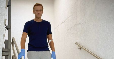Aleksiej Nawalny opuścił szpital. "Pełny powrót do zdrowia jest możliwy"