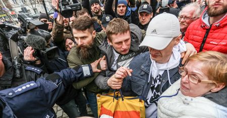 Matka Komendy rozgoryczona. "Dostaliśmy obuchem w łeb"