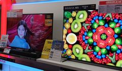 Operatorzy komórkowi sprzedają telewizory. Czy to opłacalne?