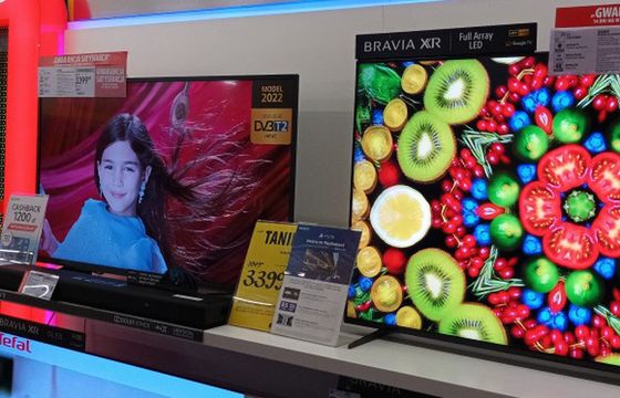 Operatorzy komórkowi sprzedają telewizory. Czy to opłacalne?