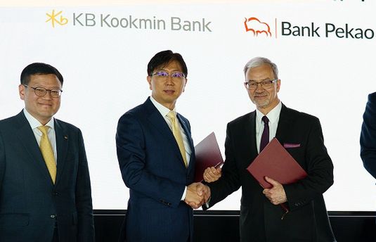 Bank Pekao uruchamia Korea Desk - placówkę przeznaczoną dla koreańskich firm działających w Polsce