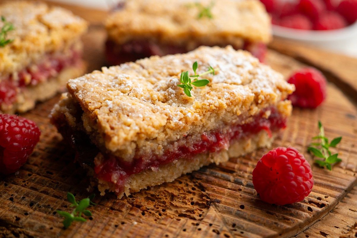 Najlepsze ciasto z malinami. Nie zostaną po nim nawet okruszki