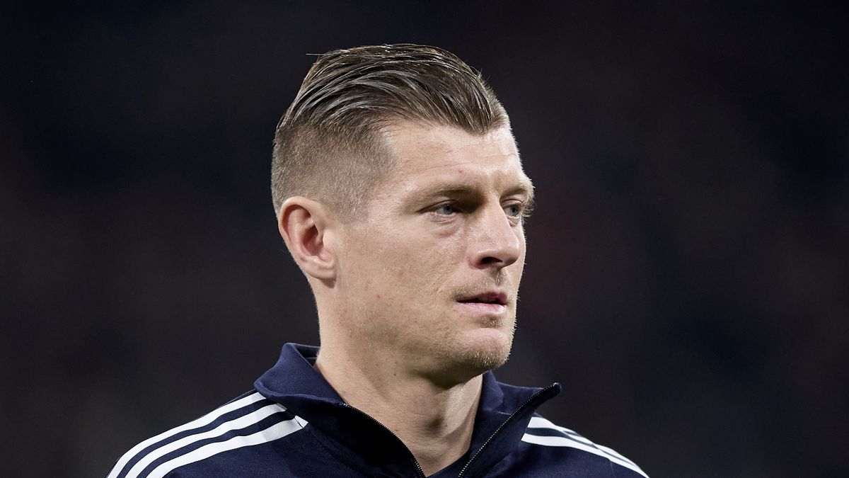 MADRID, SPAIN - DECEMBER 17: Toni Kroos of Real Madrid looks on prior to the LaLiga EA Sports match between Real Madrid CF and Villarreal CF at Estadio Santiago Bernabeu on December 17, 2023 in Madrid, Spain. (Photo by Alvaro Medranda/Quality Sport Images/Getty Images)