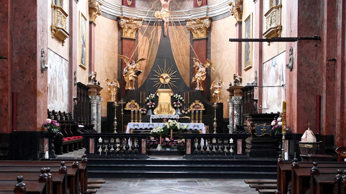  Od soboty 7 listopada w świątyniach może przebywać 1 osoba na 15 m2.