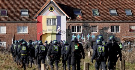 Dzieje się w Niemczech. "Nie rzucajcie koktajlów Mołotowa"