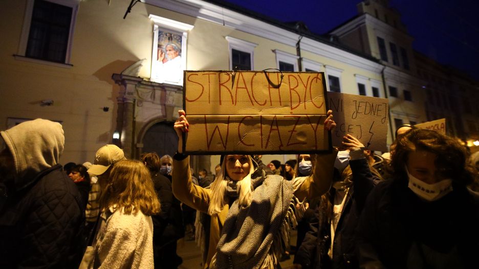 Ani jednej wiecej - marsz dla Izy w KrakowieKrakow, 7.11.2021. Protest przeciwko zakazowi aborcji pod haslem "Ani jednej wiecej - marsz dla Izy".,Image: 642011354, License: Rights-managed, Restrictions: , Model Release: no, Credit line: Filip Radwanski / ForumFilip Radwanski / ForumIza, marsz, protest, zmarla, aborcja, zakaz, strajk, kobiet, kobiety, ciaza, przerwanie, ciazy, zdrowie, antyrzadowy, proaborcyjny, dla, Izy, ani jednej wiecej, category_code_pol, category_code_vio, category_code_hea