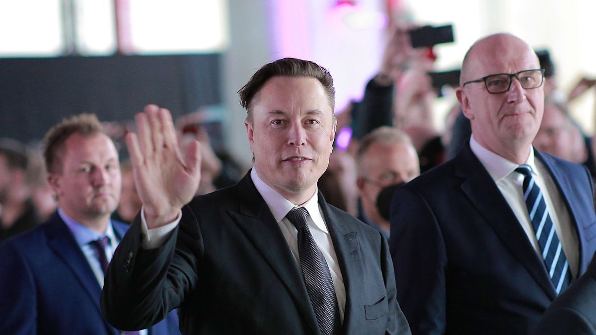 Tesla Officially Opens Gruenheide GigafactoryGRUENHEIDE, GERMANY - MARCH 22: German Chancellor Olaf Scholz (R), Brandenburg State Premier Dietmar Woidke (2ndR) and Tesla CEO Elon Musk (C) attend the official opening of the new Tesla electric car manufacturing plant on March 22, 2022 near Gruenheide, Germany. The new plant, officially called the Gigafactory Berlin-Brandenburg, is producing the Model Y as well as electric car batteries. (Photo by Christian Marquardt - Pool/Getty Images)Pool