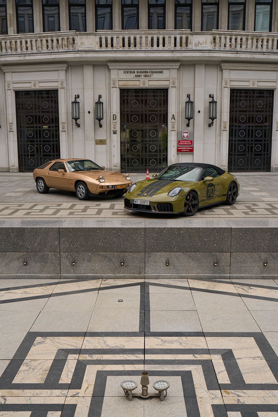 Porsche 928 (1977) i Porsche 911 Spirit 70 (2025)